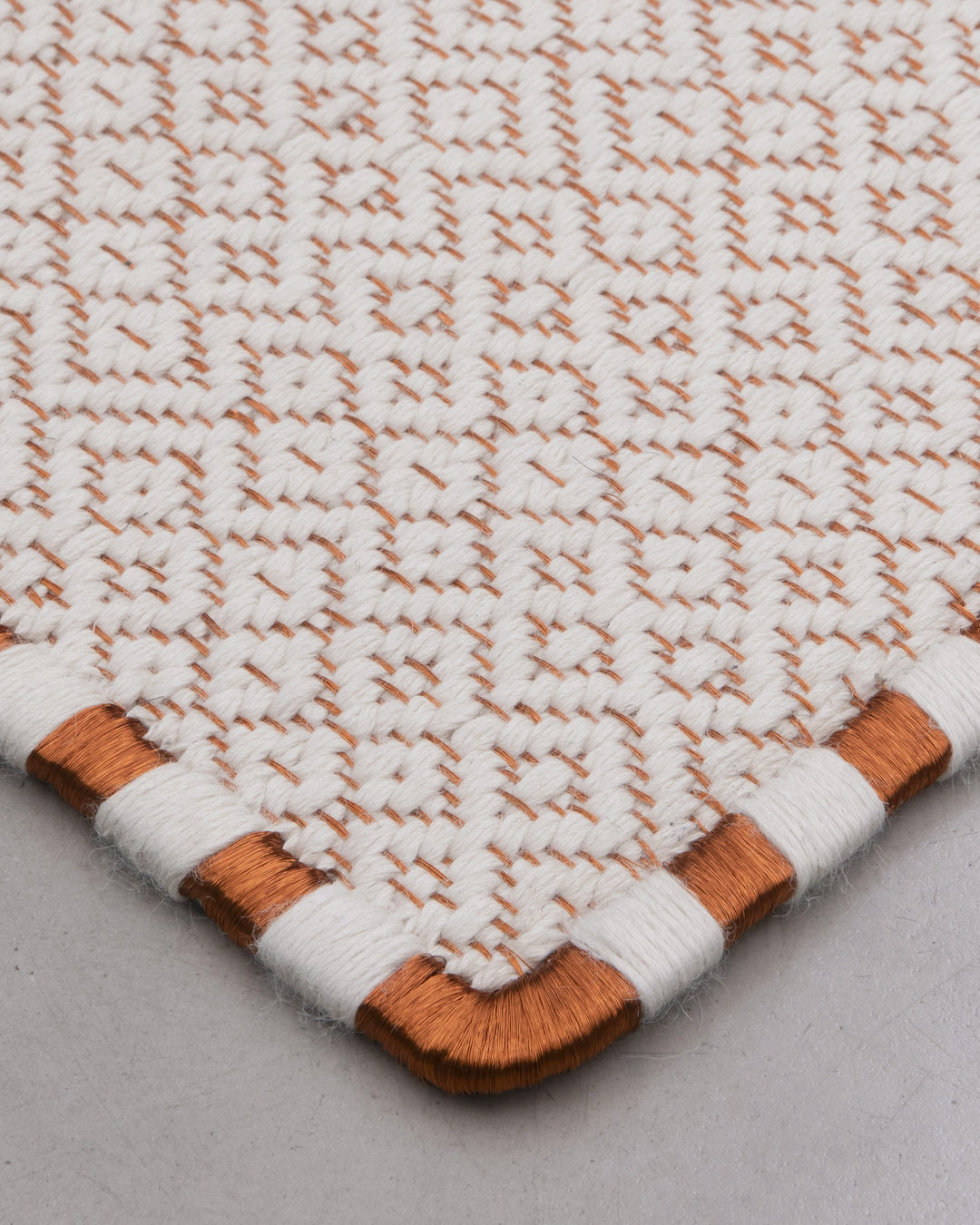 SUSU WEAVE RUG IN COPPER AND API ALPACA