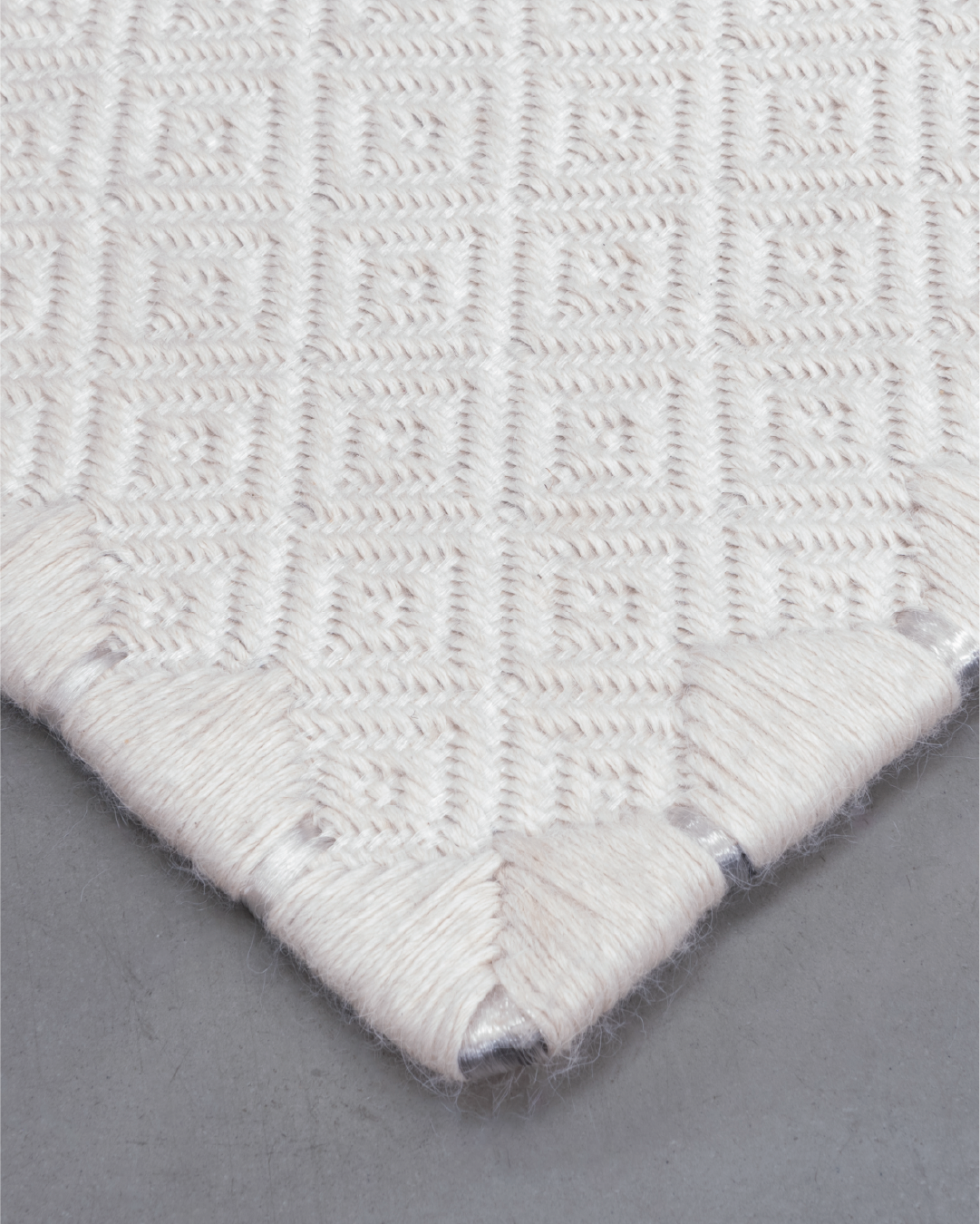MEDIUM RHOMBUS WEAVE - ALPACA AND FISHING LINE