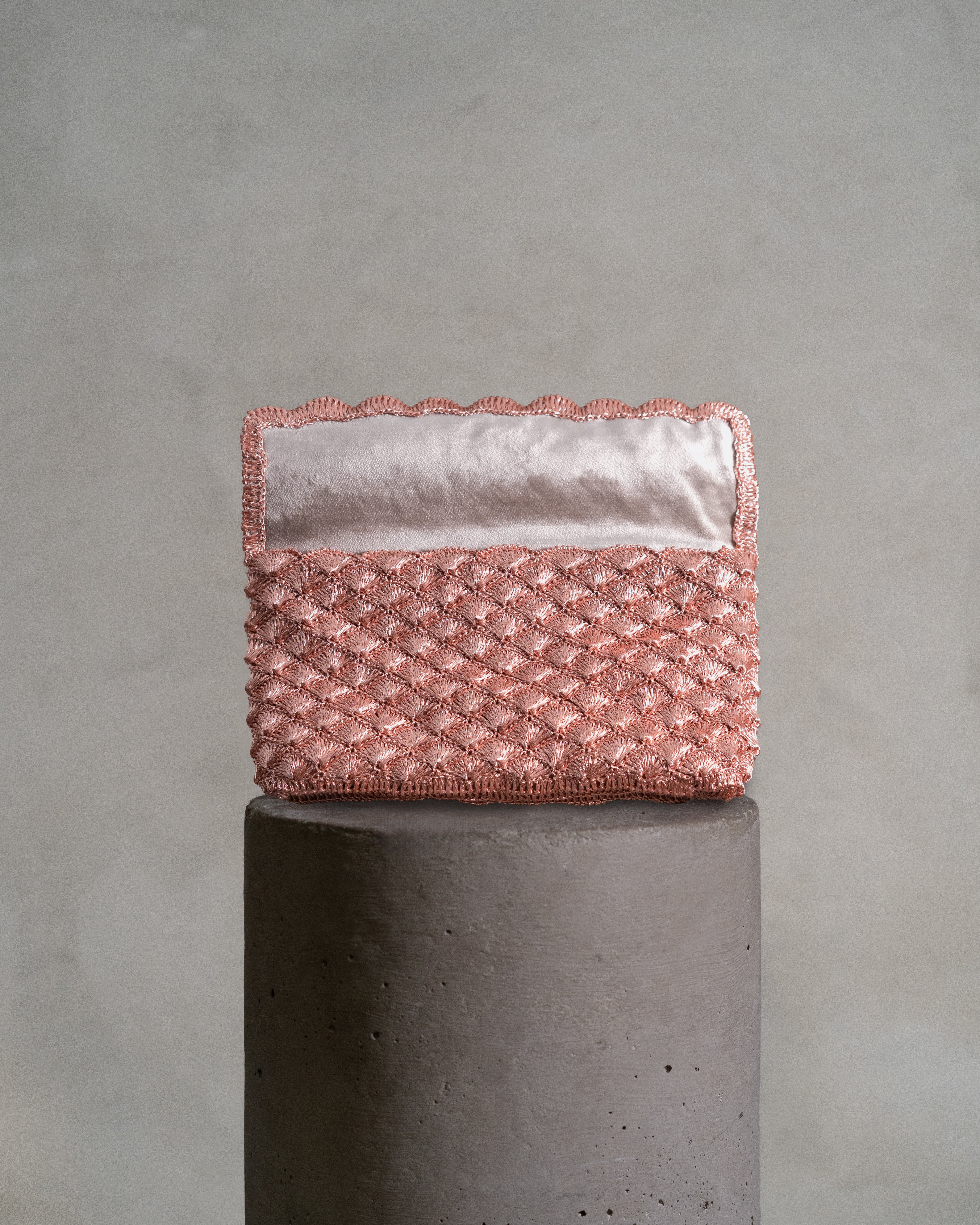 SEASHELL CLUTCH - ROSE GOLD