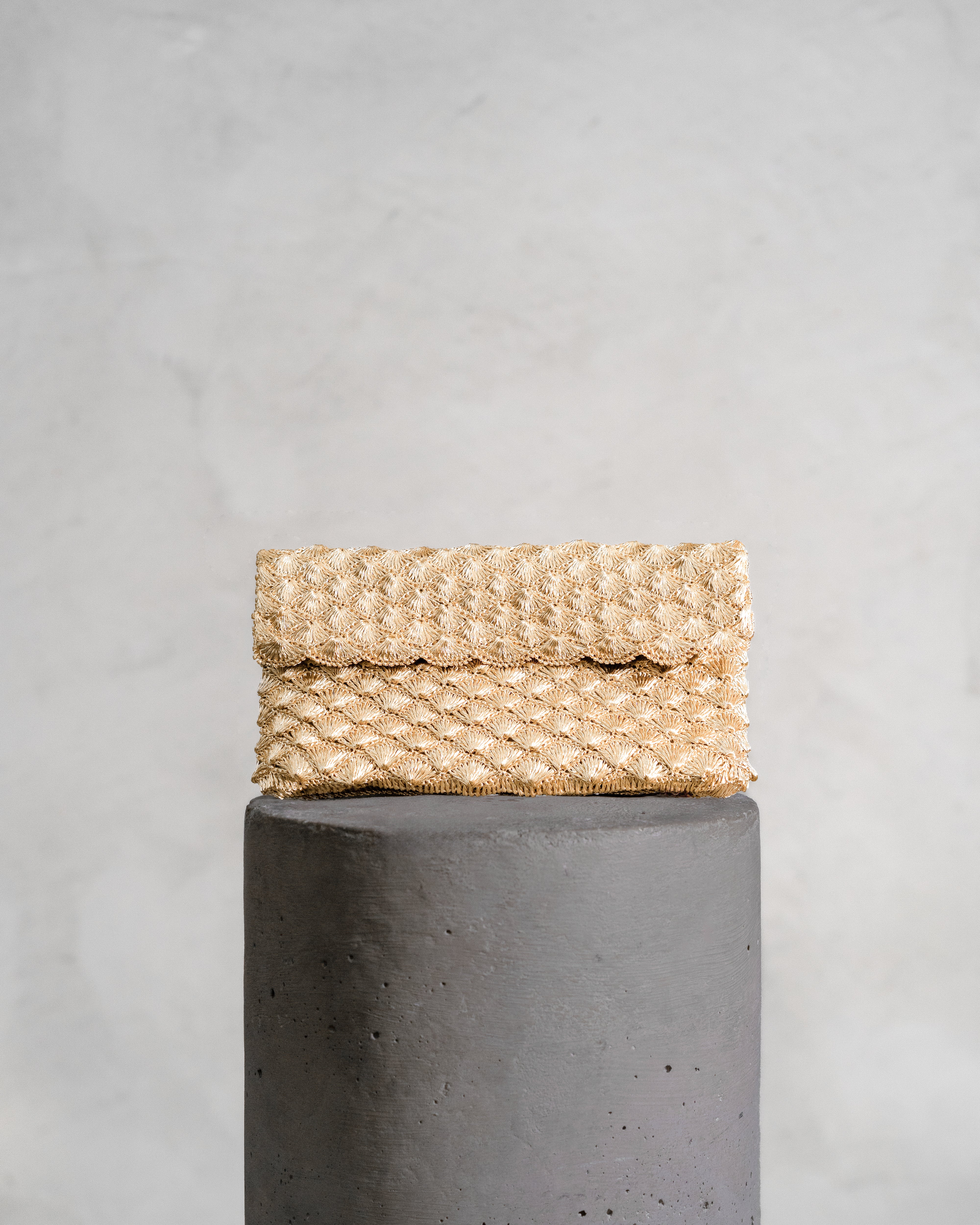 SEASHELL CLUTCH - GOLD