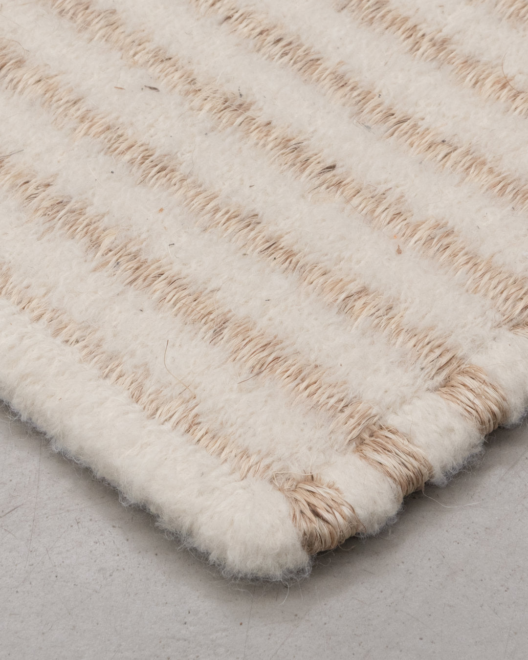 STRIPES WEAVE RUG IN FIQUE FIBER AND BOUCLÉ ALPACA