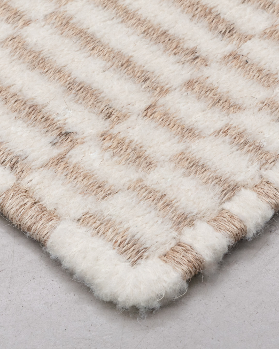 AXXIS WEAVE RUG IN FIQUE FIBER AND BOUCLÉ ALPACA